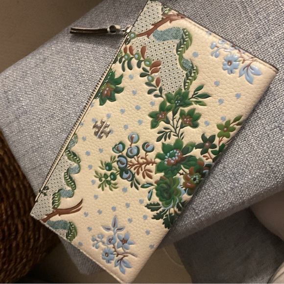 Tory Burch Handbags - Tory Burch ivory printed Wallet Pebbled Leather like new